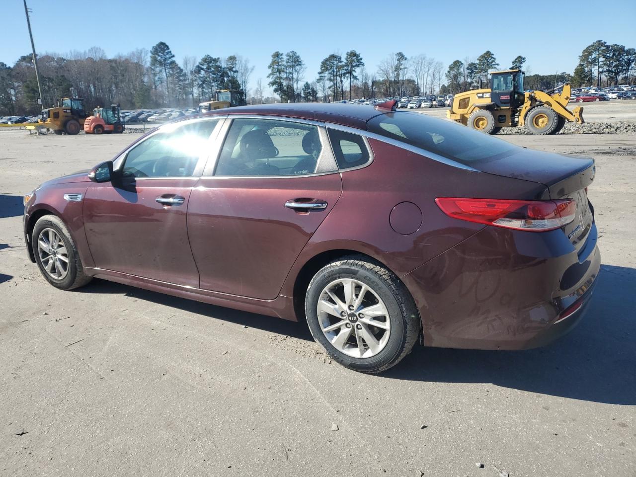 2018 KIA Optima VIN 5XXGT4L37JG195680 Copart auction photo, side / front end damage thumbnail 2