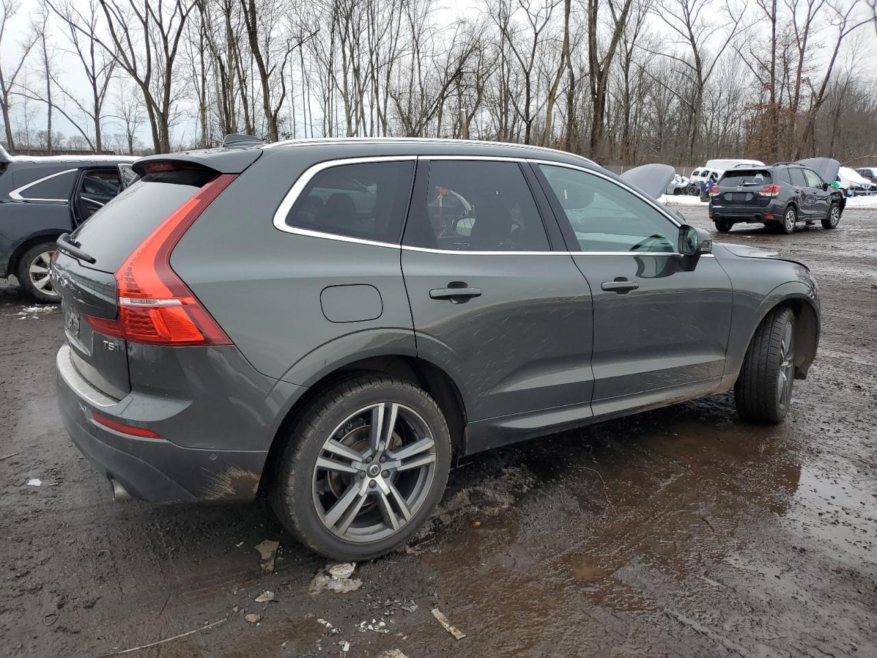 2018 Volvo XC60 VIN YV4102RK1J1072418 Copart auction photo, front end / minor dent/scratches damage thumbnail 3