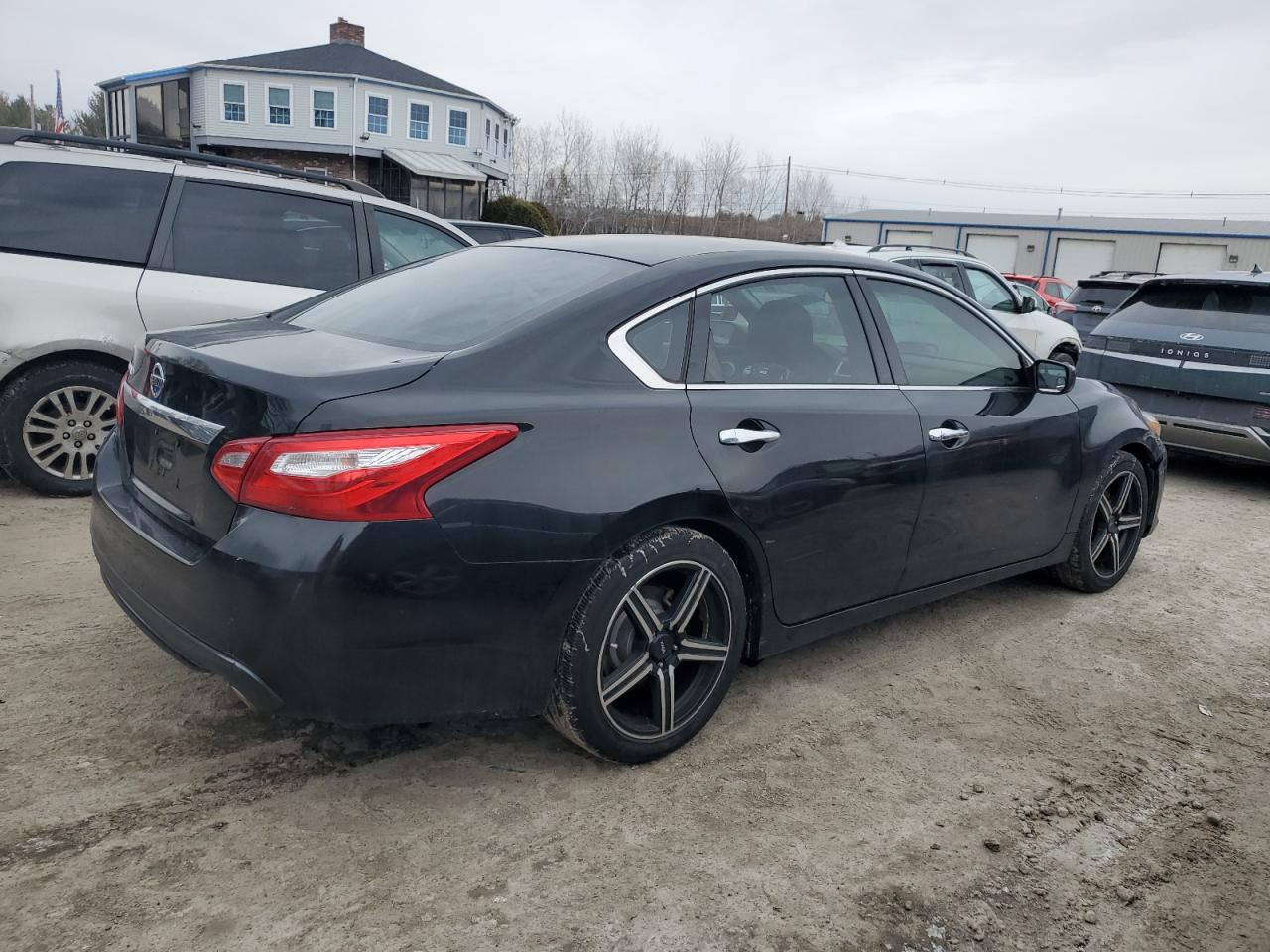 2017 Nissan Altima VIN 1N4AL3AP2HN328310 Copart auction photo, front end damage thumbnail 3