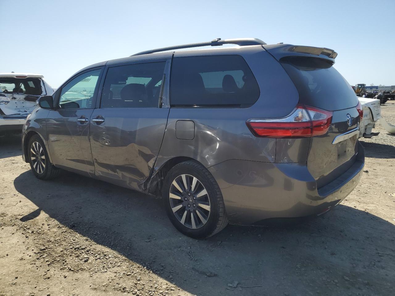 2018 Toyota Sienna VIN 5TDYZ3DC7JS954063 Copart auction photo, side damage thumbnail 2