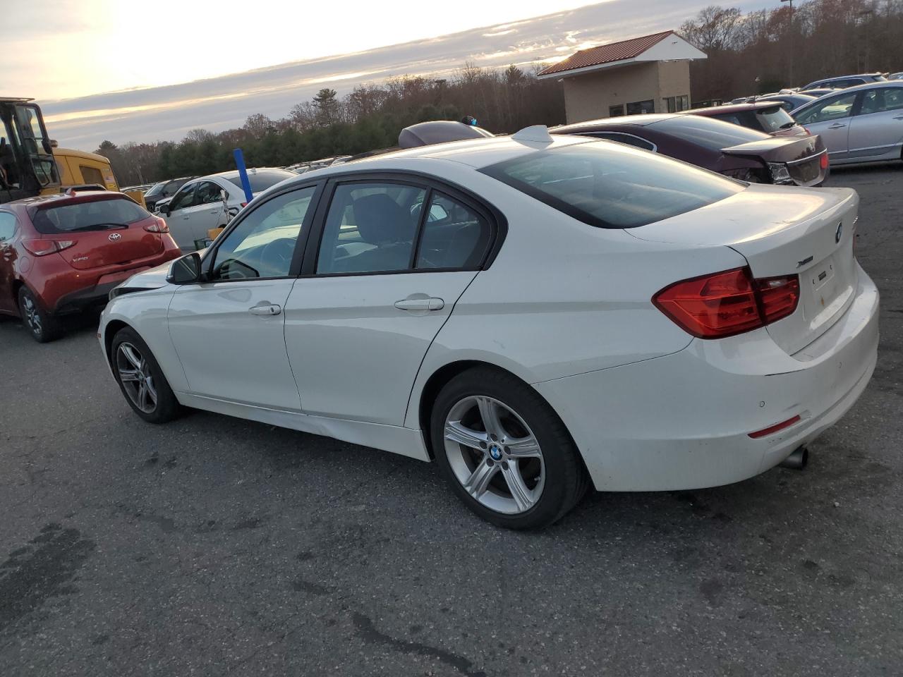 2015 BMW 3er VIN WBA3C3G52FNS73845 Copart auction photo, front end / minor dent/scratches damage thumbnail 2
