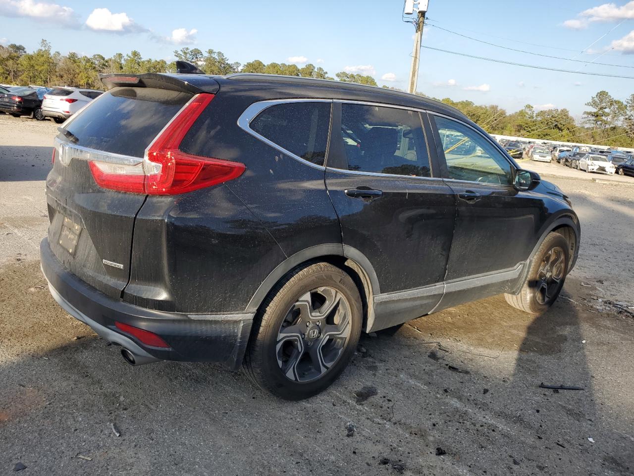 2017 Honda CR-V VIN 7FARW1H9XHE025617 Copart auction photo, side / rear end damage thumbnail 3