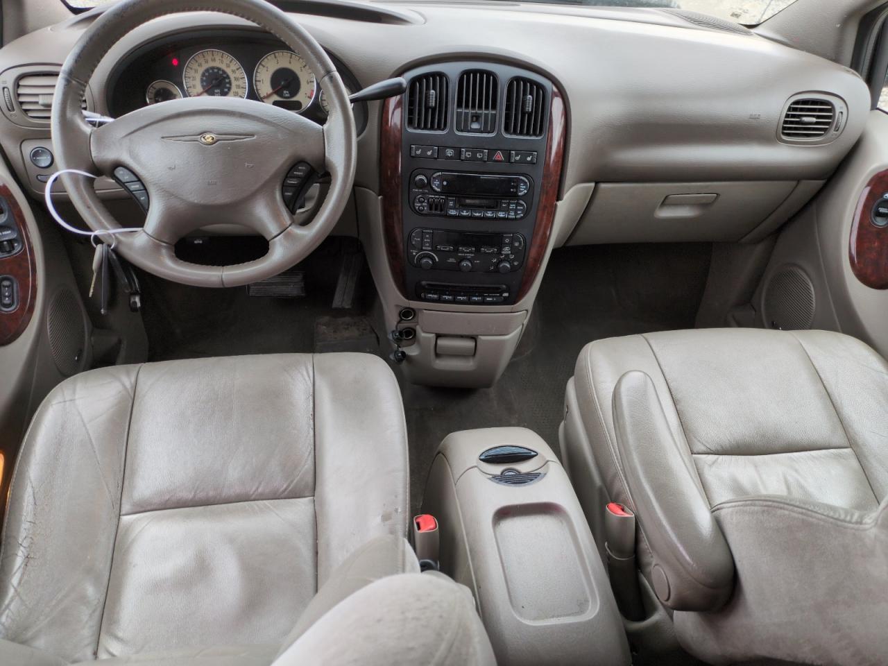 2001 Chrysler Town & Country VIN 2C8GT64L81R285694 Copart auction photo, front end damage thumbnail 8