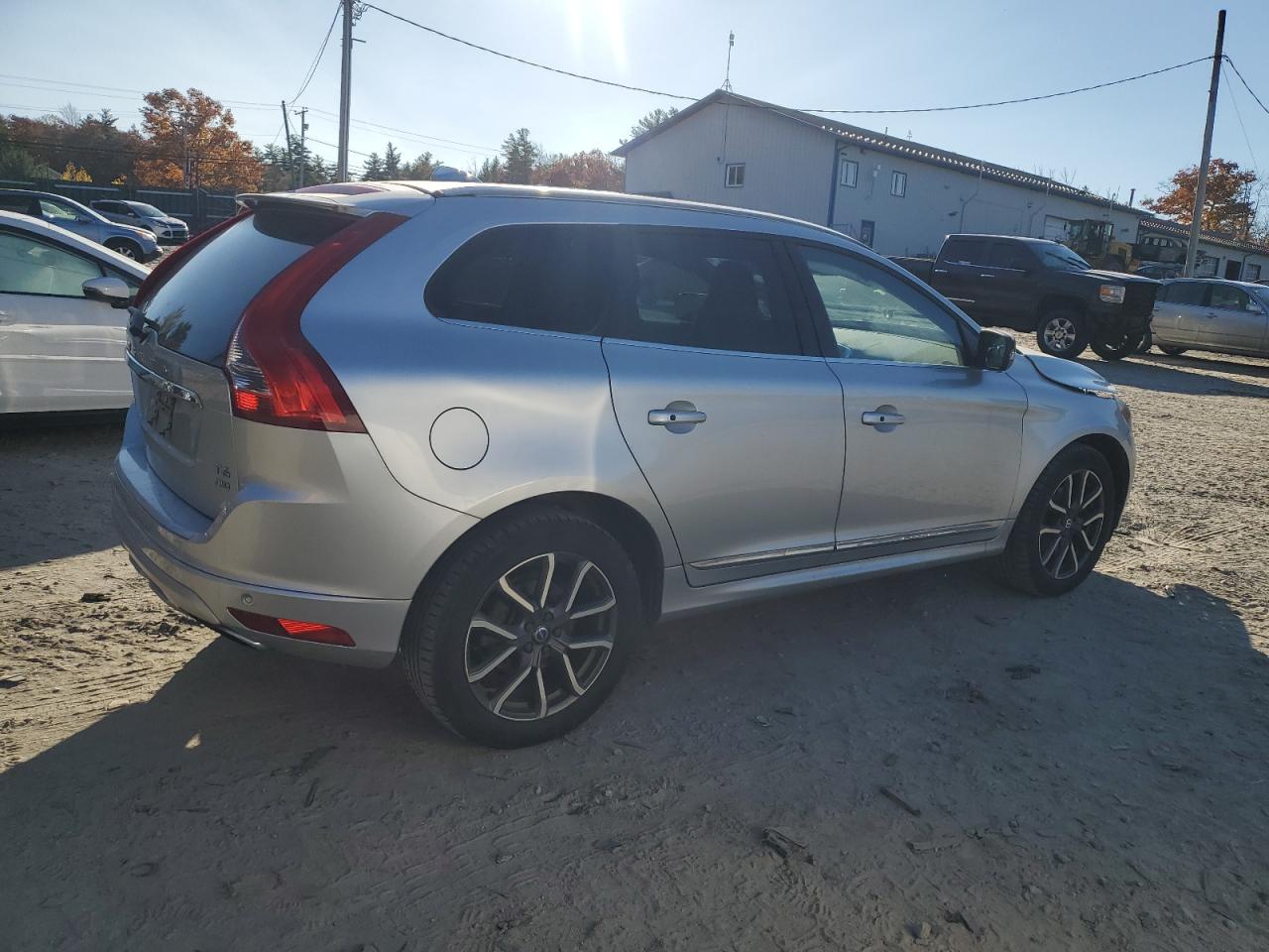 2017 Volvo XC60 VIN YV449MRR6H2028043 Copart auction photo, front end damage thumbnail 3