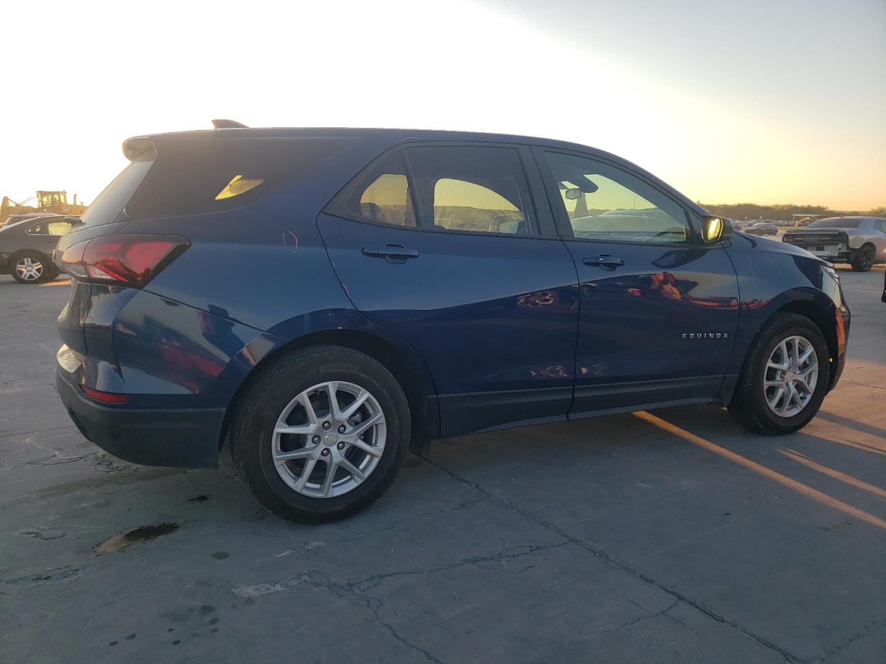 2022 Chevrolet Equinox VIN 3GNAXHEV4NS233034 Copart auction photo, minor dent/scratches damage thumbnail 3