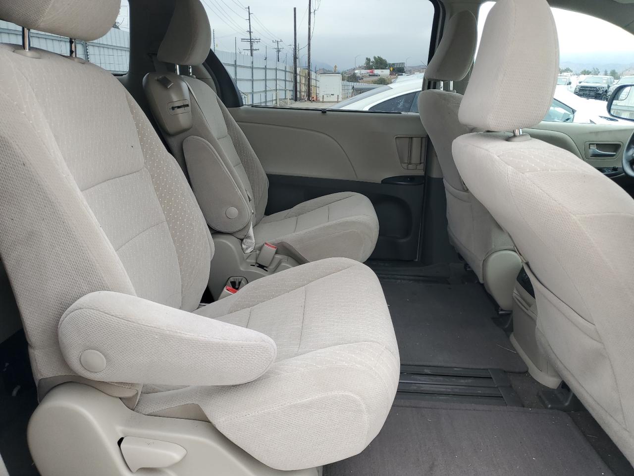 2018 Toyota Sienna VIN 5TDKZ3DC2JS914642 Copart auction photo, front end damage thumbnail 11