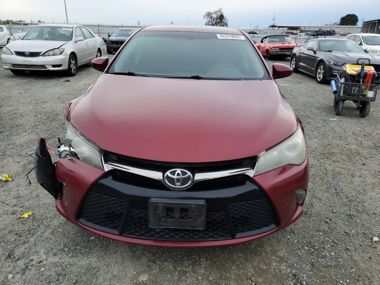 2015 Toyota Camry VIN 4T1BF1FK7FU985559 Copart auction photo, side / front end damage thumbnail 5