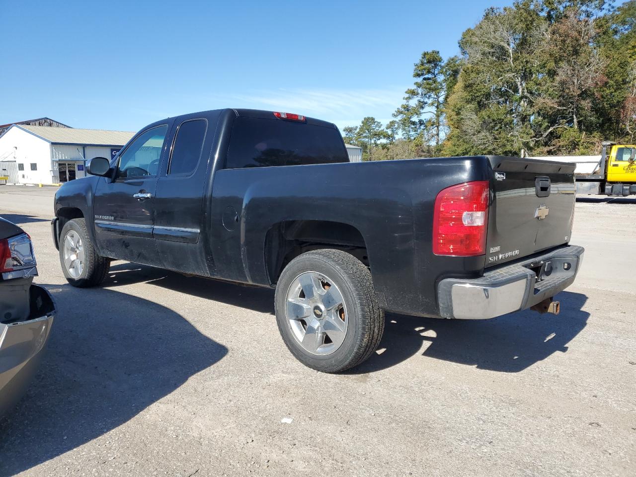 2011 Chevrolet Silverado VIN 1GCRCSE02BZ166618 Copart auction photo, minor dent/scratches damage thumbnail 2