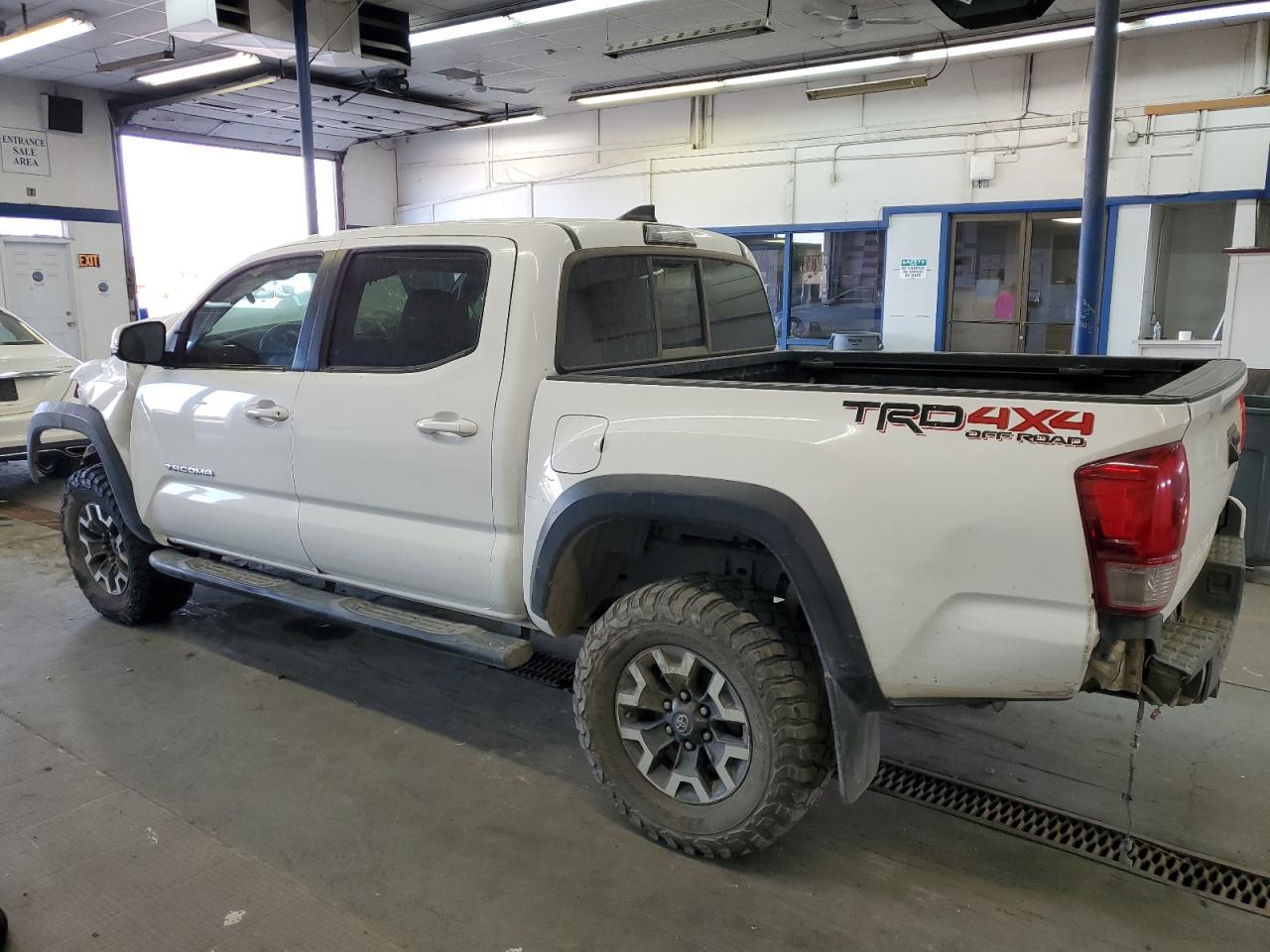 2016 Toyota Tacoma VIN 3TMCZ5ANXGM035632 Copart auction photo, all over damage thumbnail 2