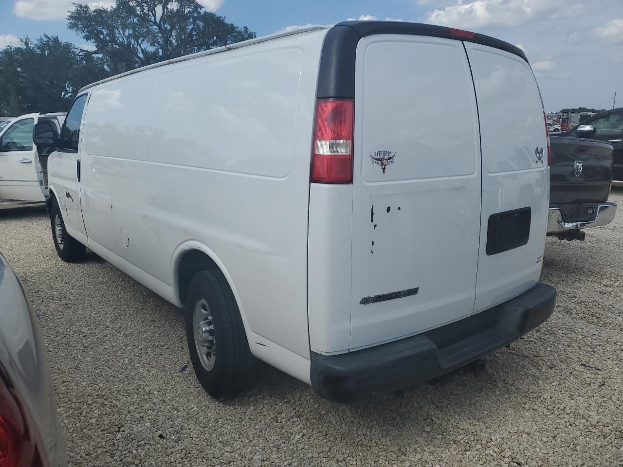 2017 Chevrolet Express VIN 1GCWGBFF7H1339518 Copart auction photo, side / minor dent/scratches damage thumbnail 2