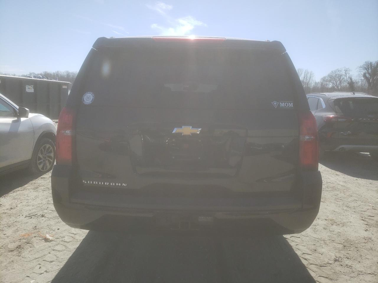 2019 Chevrolet Suburban VIN 1GNSKHKC4KR124299 Copart auction photo, front end / side damage thumbnail 6