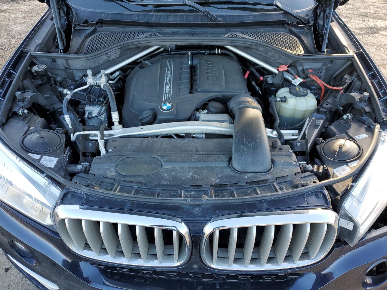 2017 BMW X5 VIN 5UXKR0C38H0V82024 Copart auction photo, front end / minor dent/scratches damage thumbnail 13