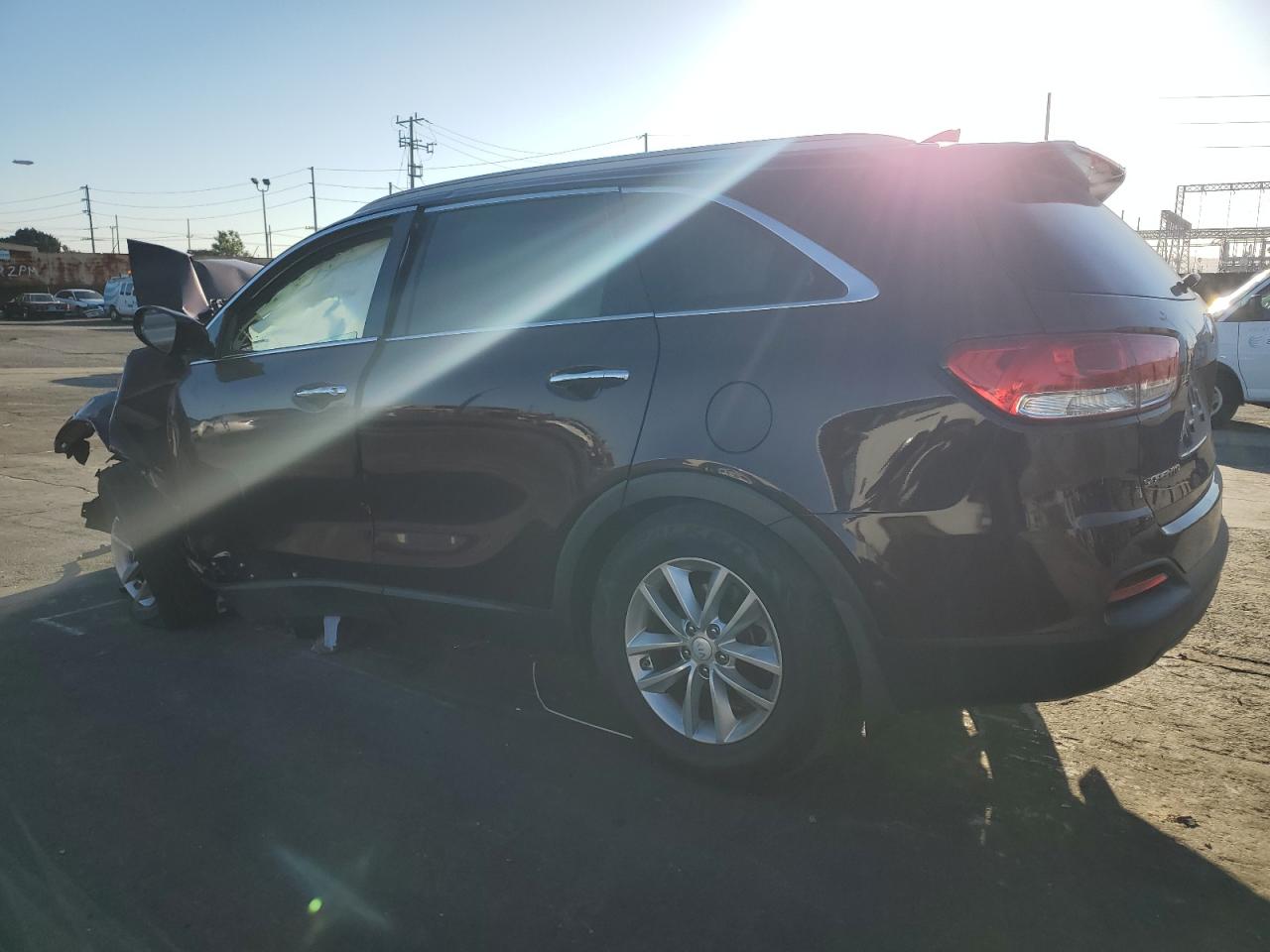 2018 KIA Sorento VIN 5XYPG4A31JG388751 Copart auction photo, front end damage thumbnail 2