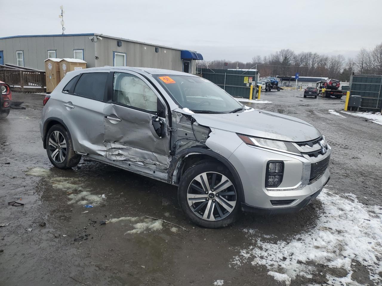 2024 Mitsubishi Outlander VIN JA4ARUAU4RU011621 Copart auction photo, side / undercarriage damage thumbnail 4