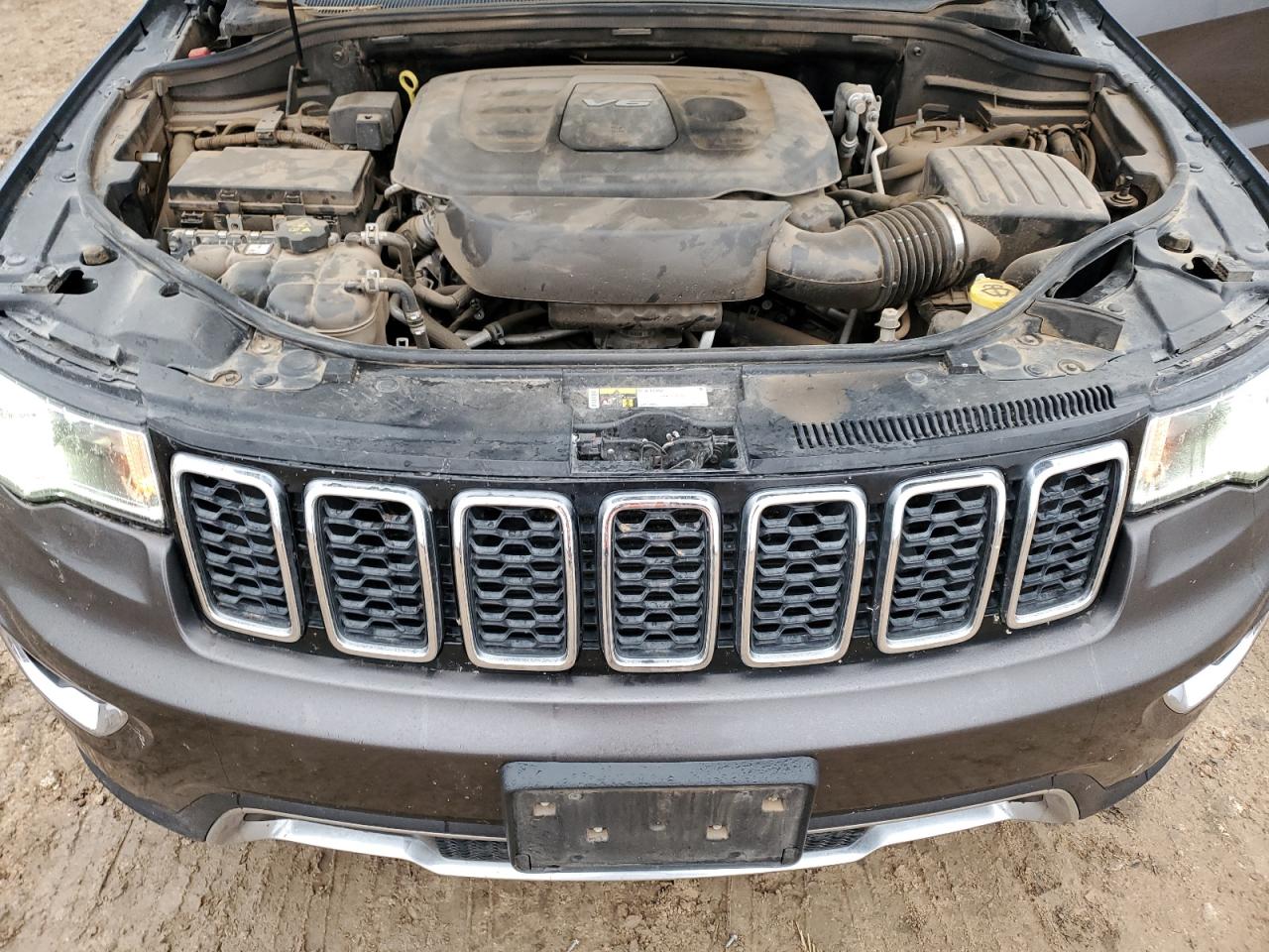 2018 Jeep Grand Cherokee VIN 1C4RJFBG4JC258250 Copart auction photo, minor dent/scratches damage thumbnail 12