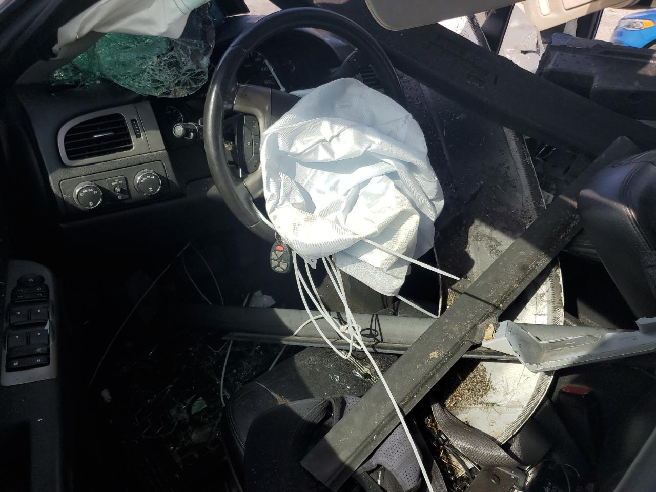 2012 Chevrolet Suburban VIN 1GNSKJE75CR175933 Copart auction photo, all over / mechanical damage thumbnail 8