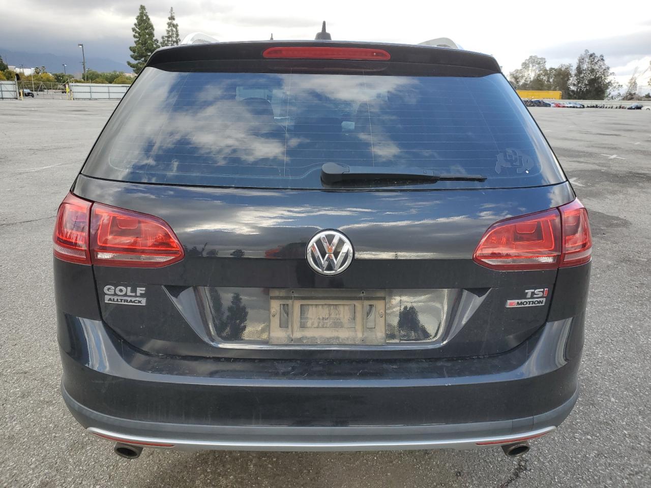 2017 Volkswagen Golf VIN 3VWH17AU2HM514495 Copart auction photo, front end damage thumbnail 6