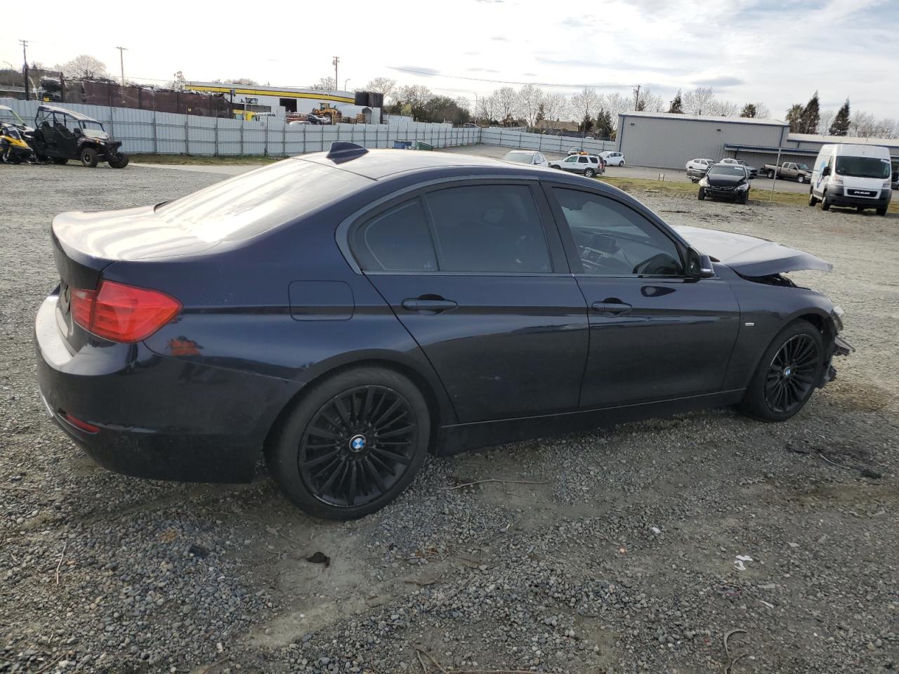 2013 BMW 3er VIN WBA3C1G55DNR46628 Copart auction photo, front end / undercarriage damage thumbnail 3