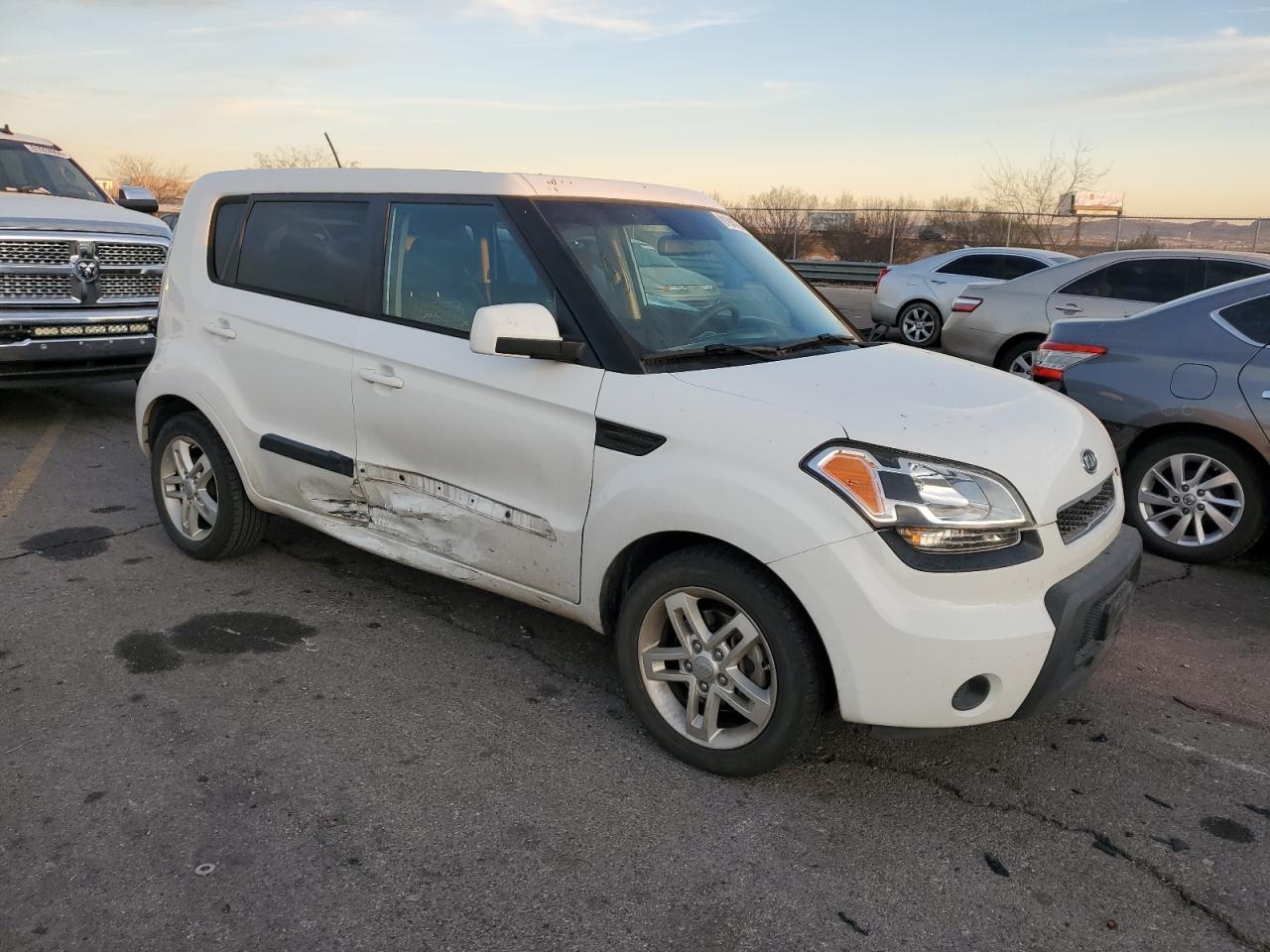 2011 KIA Soul VIN KNDJT2A28B7284592 Copart auction photo, side damage thumbnail 4
