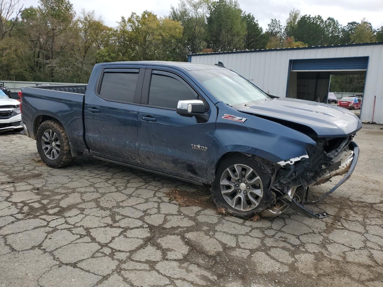 2022 Chevrolet Silverado VIN 3GCUDDED7NG530042 Copart auction photo, front end damage thumbnail 4
