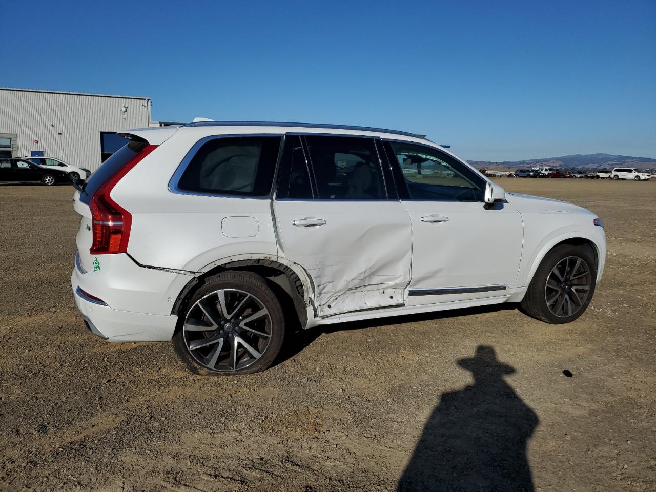 2018 Volvo XC90 VIN YV4A22PL2J1206729 Copart auction photo, side / rear end damage thumbnail 3