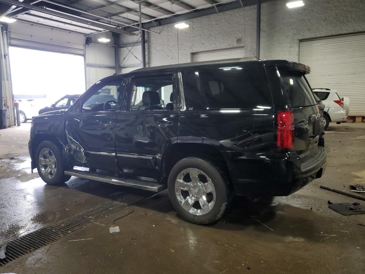 2017 Chevrolet Tahoe VIN 1GNSKBKC7HR393502 Copart auction photo, side / front end damage thumbnail 2