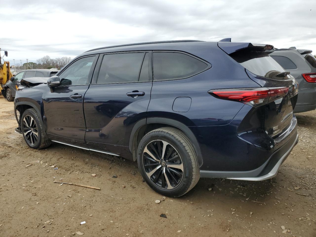 2021 Toyota Highlander VIN 5TDJZRAH2MS052140 Copart auction photo, front end damage thumbnail 2