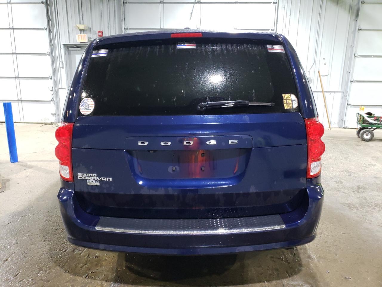 2015 Dodge Caravan VIN 2C4RDGBG6FR687935 Copart auction photo, burn / minor dent/scratches damage thumbnail 6