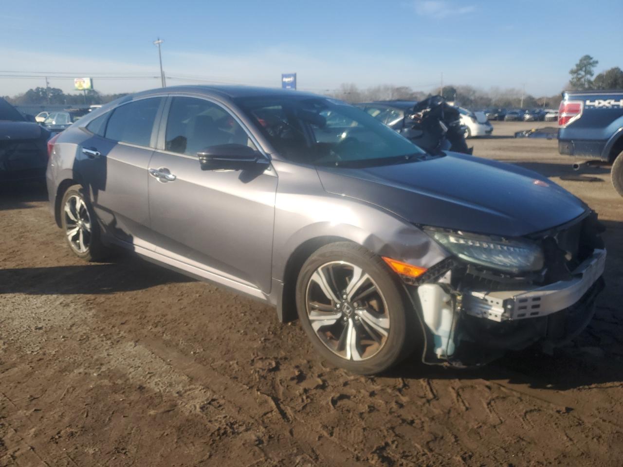 2017 Honda Civic VIN 19XFC1F9XHE002581 Copart auction photo, front end / side damage thumbnail 4