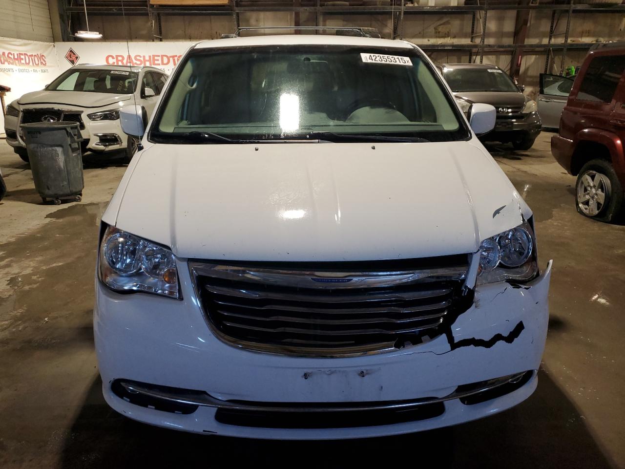 2016 Chrysler Town & Country VIN 2C4RC1BG1GR142405 Copart auction photo, front end / minor dent/scratches damage thumbnail 5
