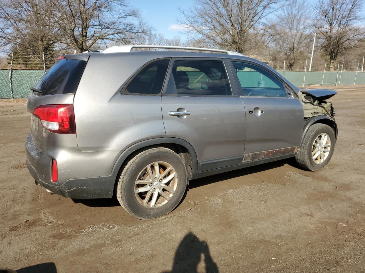 2015 KIA Sorento VIN 5XYKT4A60FG644417 Copart auction photo, front end / minor dent/scratches damage thumbnail 3