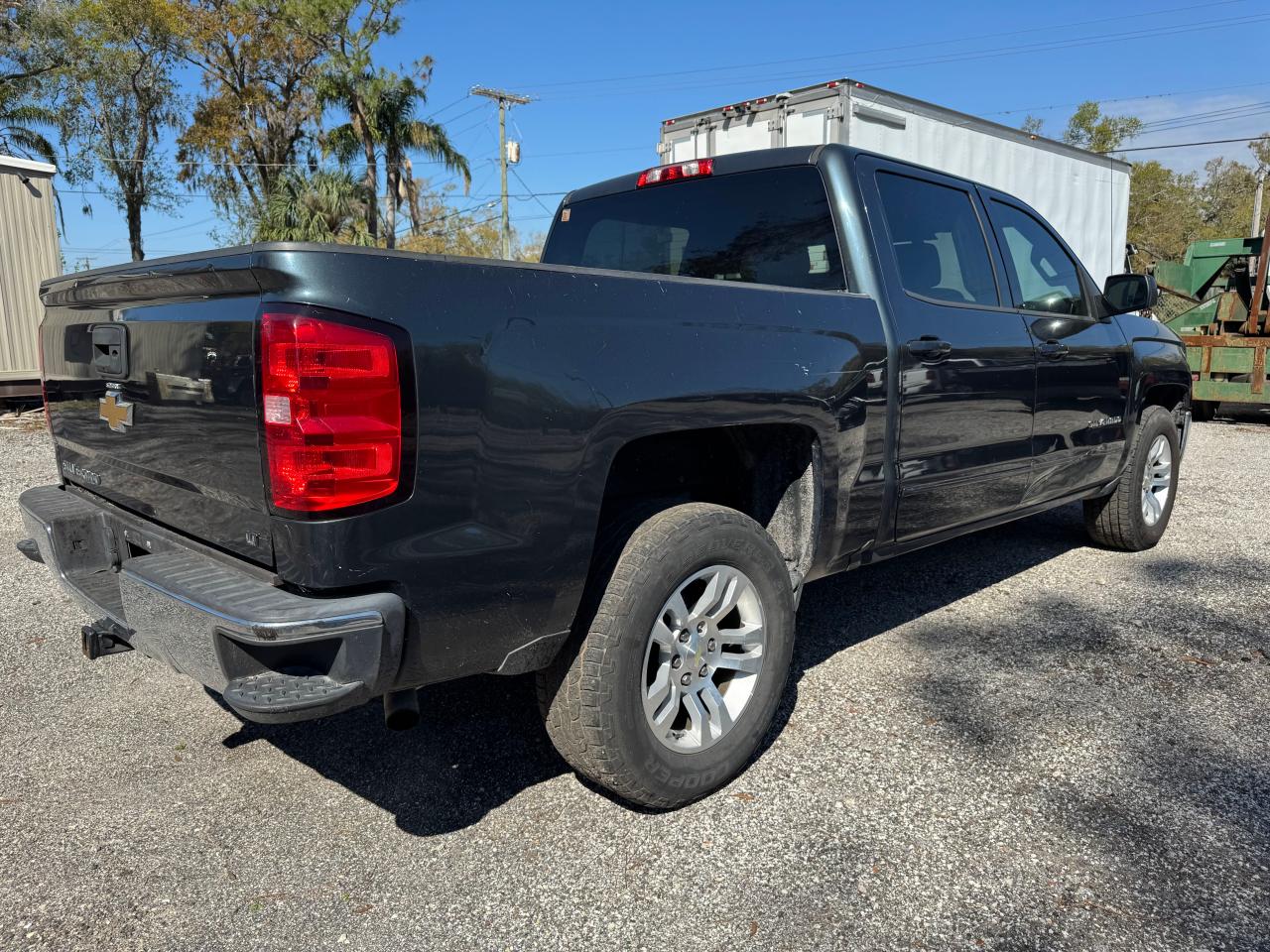 2018 Chevrolet Silverado VIN 3GCPCREC2JG393509 Copart auction photo, minor dent/scratches / side damage thumbnail 4