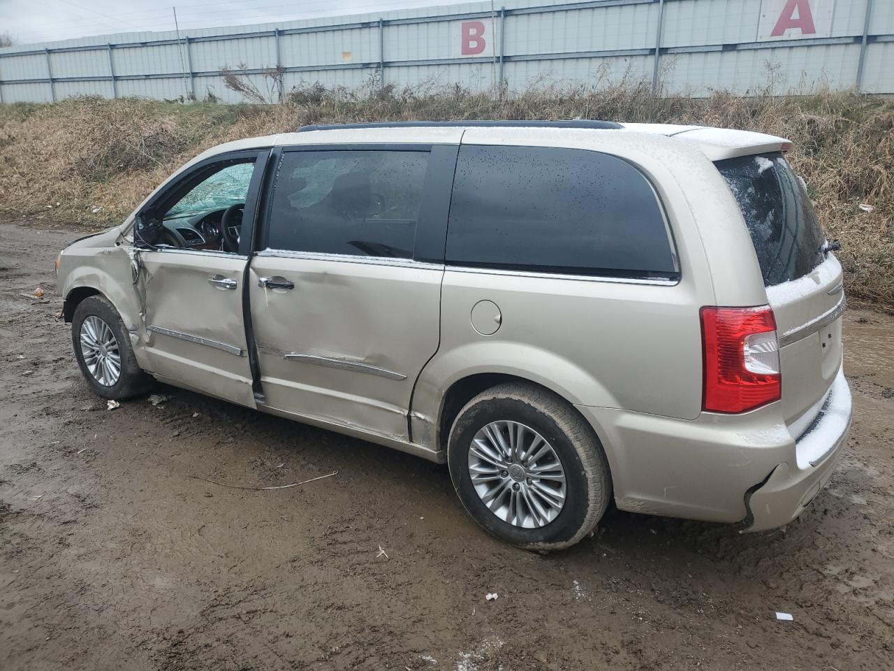 2015 Chrysler Town & Country VIN 2C4RC1CG7FR574137 Copart auction photo, front end / side damage thumbnail 2
