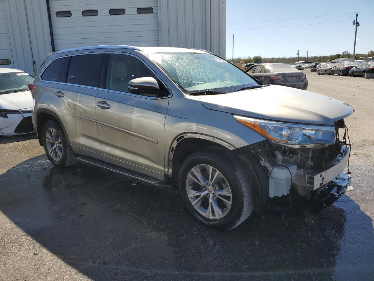 2015 Toyota Highlander VIN 5TDKKRFH6FS066417 Copart auction photo, front end damage thumbnail 4
