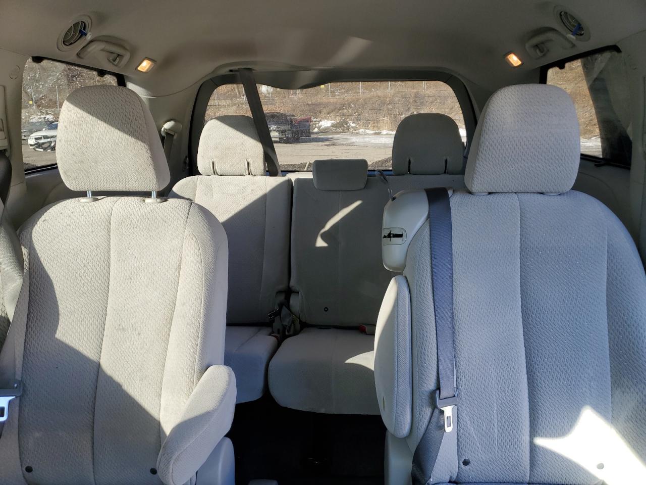 2013 Toyota Sienna VIN 5TDKK3DC5DS326162 Copart auction photo, front end / minor dent/scratches damage thumbnail 10