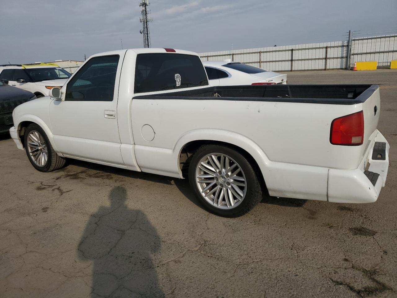 1997 GMC Sonoma VIN 1GTCS1448VK521764 Copart auction photo, side damage thumbnail 2