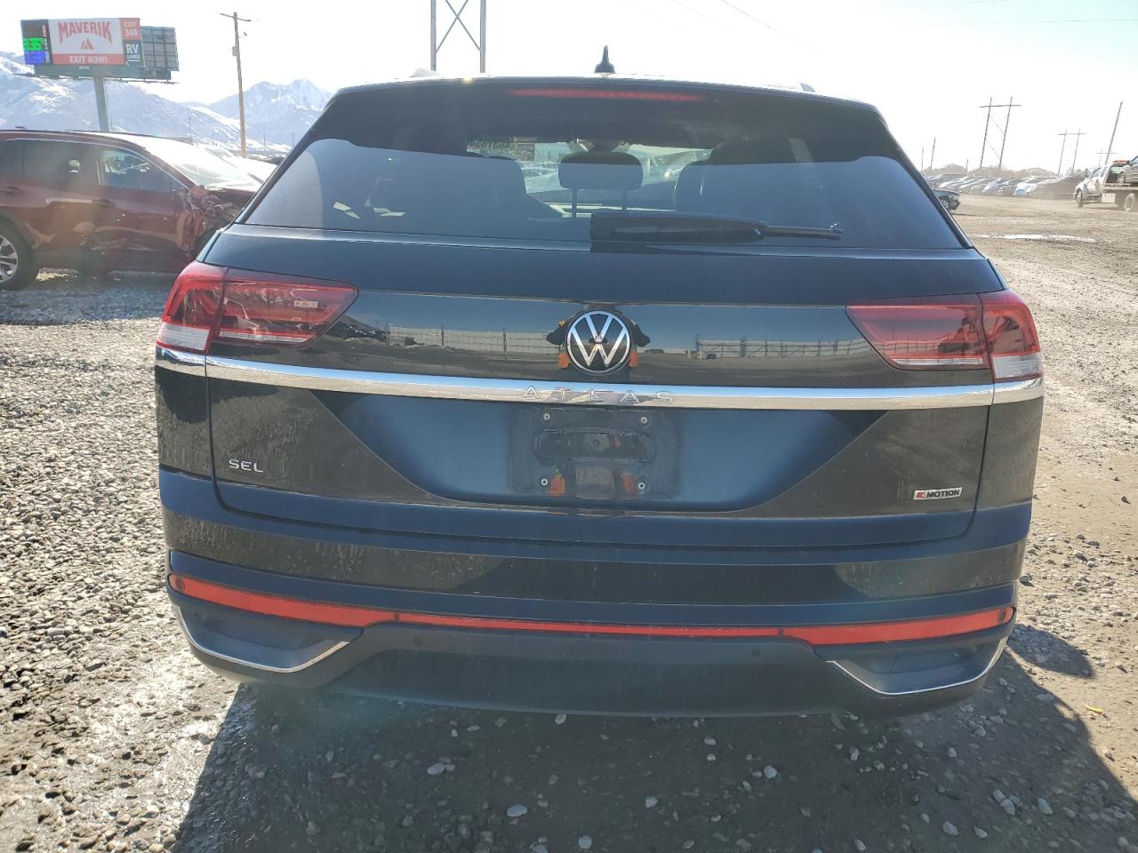 2021 Volkswagen Atlas VIN 1V2BC2CA5MC235030 Copart auction photo, front end / side damage thumbnail 6