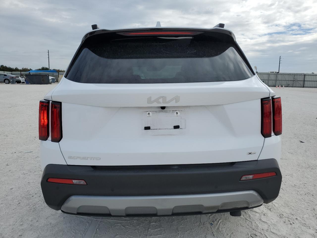 2023 KIA Sorento VIN 5XYRKDLF2PG252524 Copart auction photo, side / front end damage thumbnail 6
