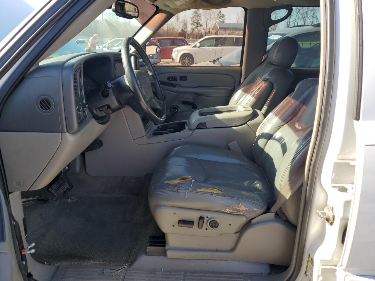 2005 Chevrolet Suburban VIN 1GNFK16Z15J126263 Copart auction photo, front end damage thumbnail 7