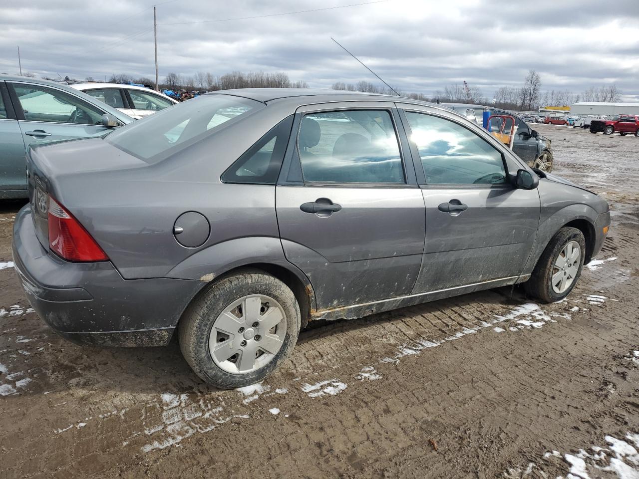 2007 Ford Focus VIN 1FAFP34N77W102616 Copart auction photo, front end / side damage thumbnail 3