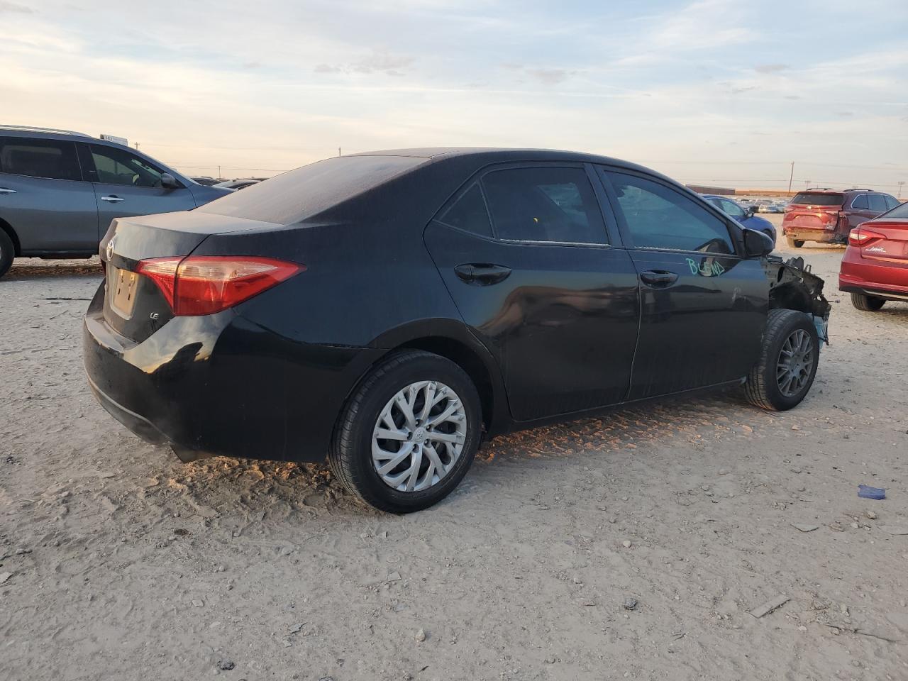 2018 Toyota Corolla VIN 5YFBURHE1JP785881 Copart auction photo, front end / minor dent/scratches damage thumbnail 3