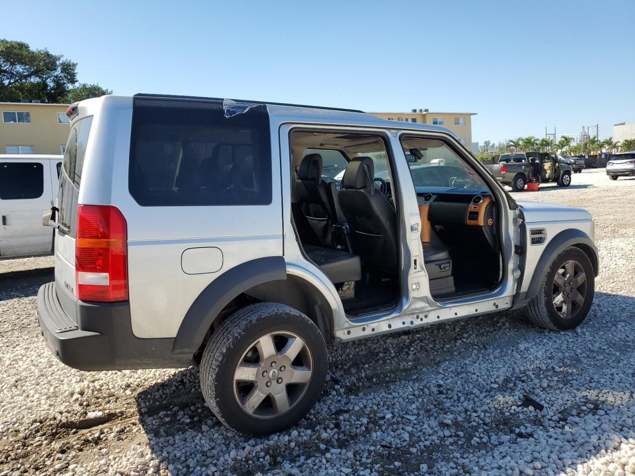 2008 Land Rover LR3 VIN SALAG25488A451117 Copart auction photo, side damage thumbnail 3