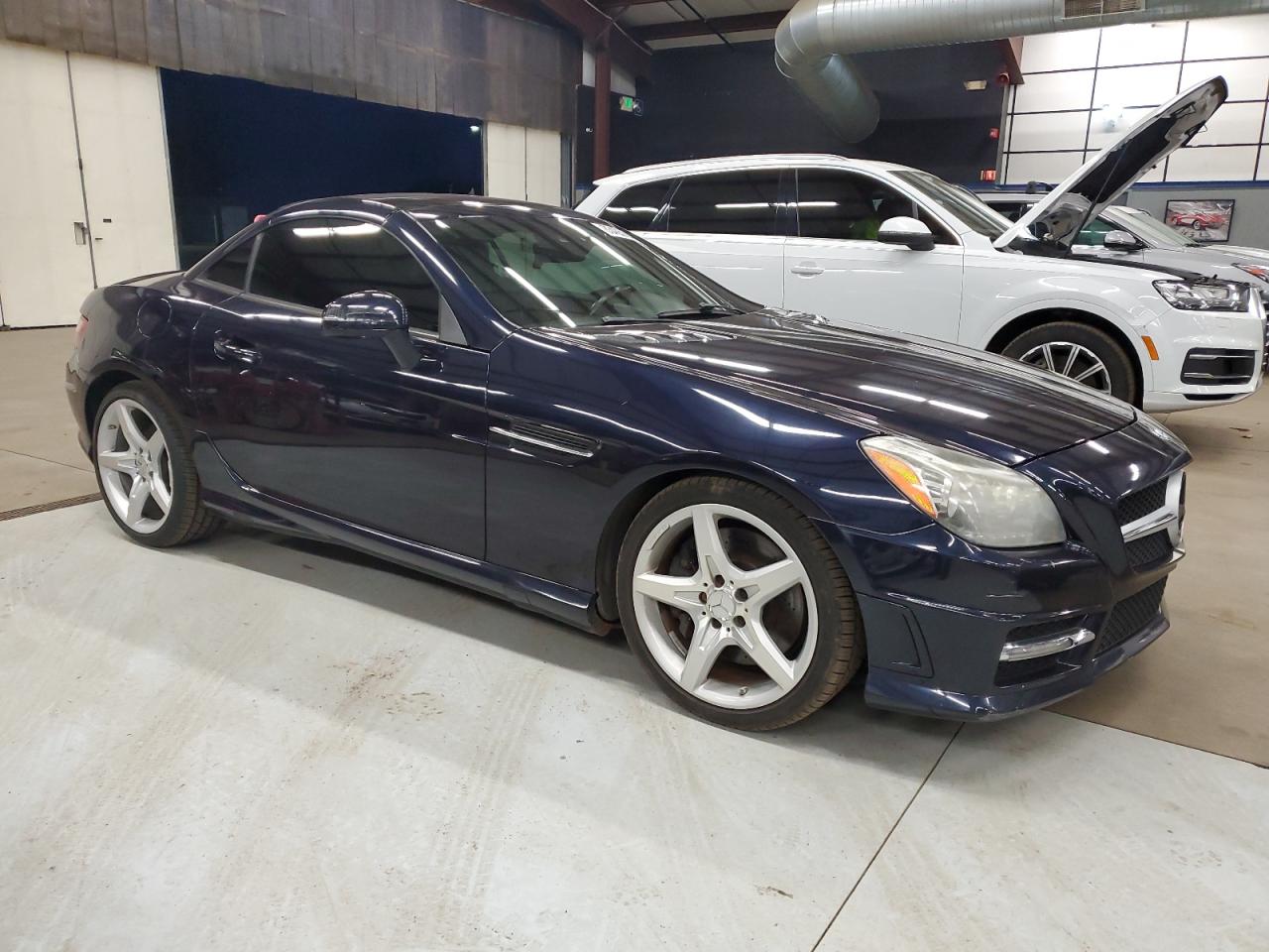 2014 Mercedes-Benz SLK-klasse VIN WDDPK5HA9EF076622 Copart auction photo, minor dent/scratches damage thumbnail 4