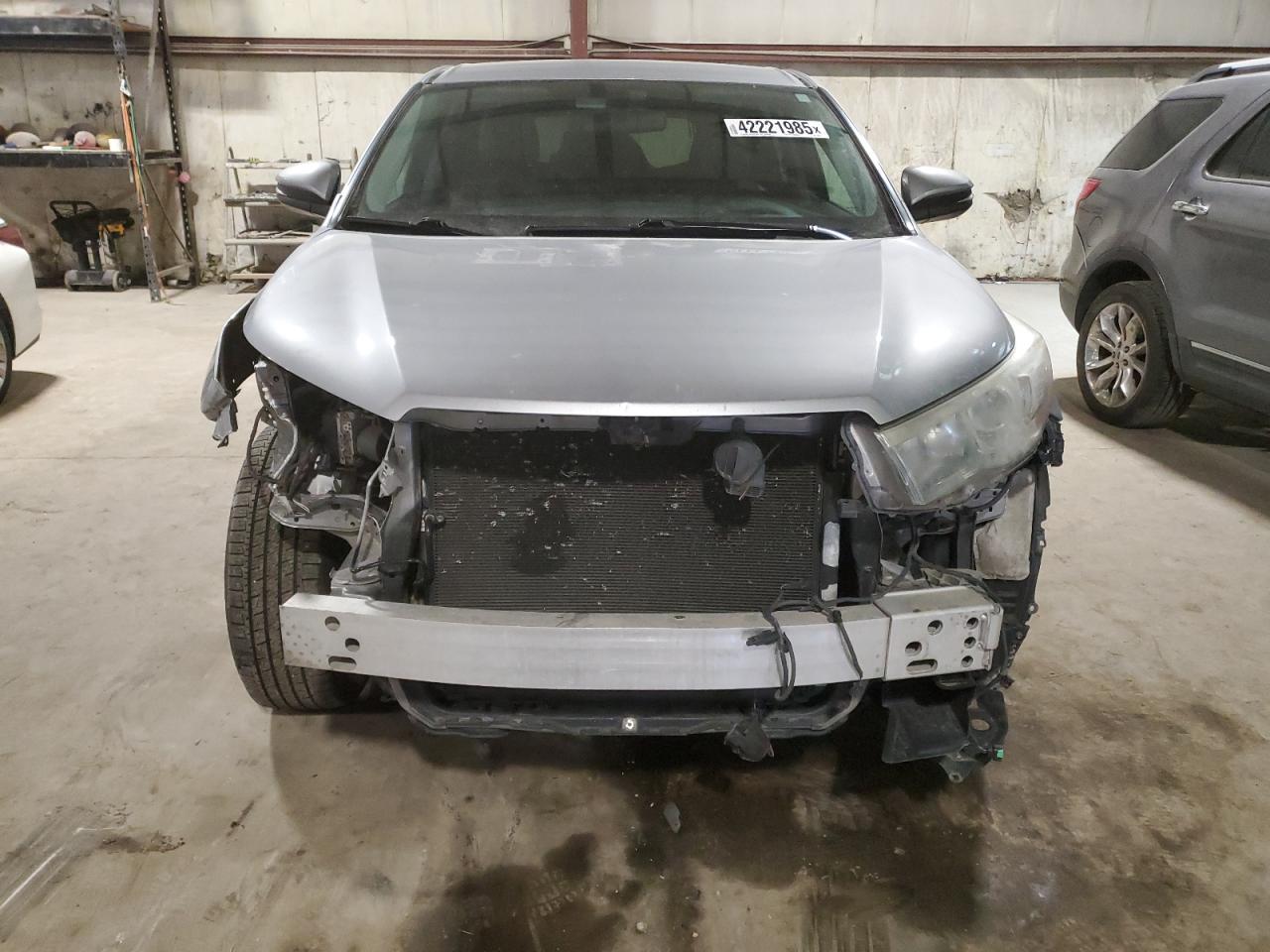 2016 Toyota Highlander VIN 5TDBKRFH2GS226925 Copart auction photo, front end / minor dent/scratches damage thumbnail 5