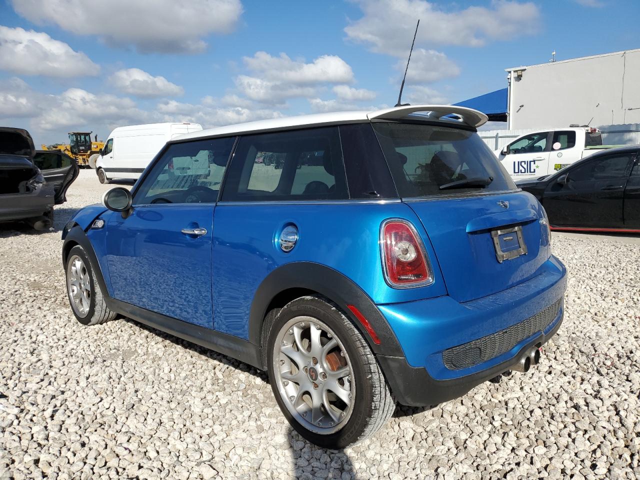 2009 MINI Cooper VIN WMWMF73519TT99719 Copart auction photo, front end / minor dent/scratches damage thumbnail 2