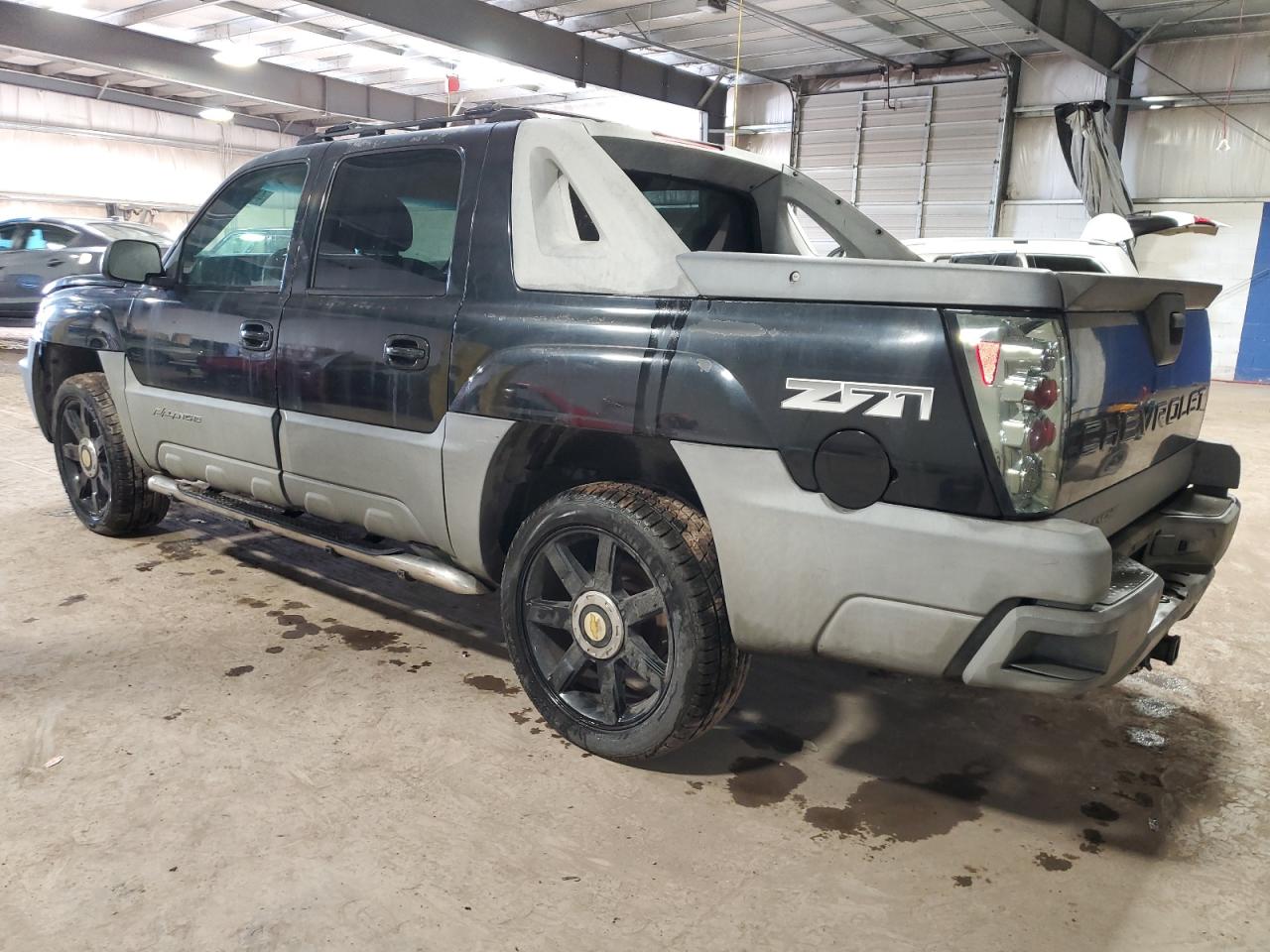2002 Chevrolet Avalanche VIN 3GNEK13T22G237039 Copart auction photo, vandalism / front end damage thumbnail 2