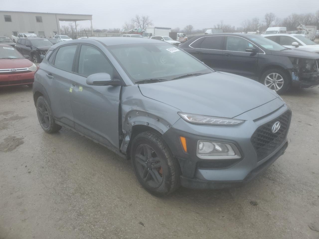2021 Hyundai Kona VIN KM8K12AA1MU663998 Copart auction photo, side / front end damage thumbnail 4