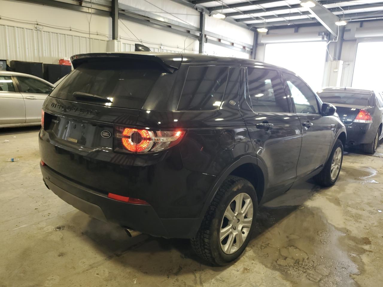 2017 Land Rover Discovery VIN SALCP2BG6HH690342 Copart auction photo, minor dent/scratches damage thumbnail 3