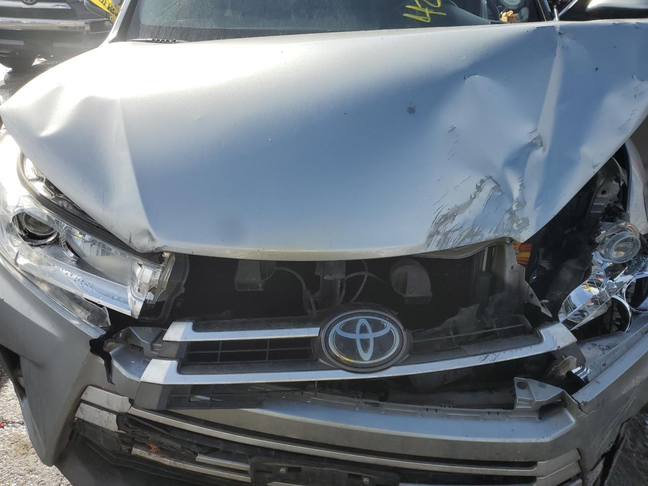 2017 Toyota Highlander VIN 5TDJZRFH8HS450063 Copart auction photo, front end / minor dent/scratches damage thumbnail 13