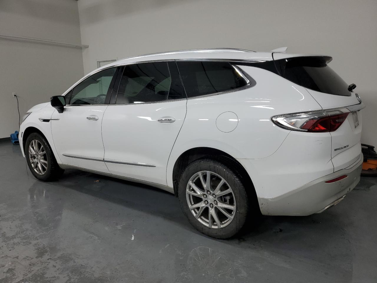 2022 Buick Enclave VIN 5GAERCKW2NJ129066 Copart auction photo, front end / minor dent/scratches damage thumbnail 2